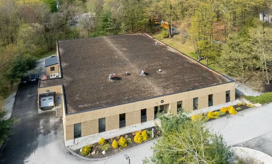 R.W. Holmes Facilitates 20,000 SF Flex Lease to Boston Semi Equipment in Littleton